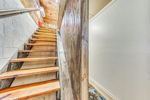 Interior - < 1 Mi to Grindstone Lake: Cabin w/ Large Yard! (Ruidoso)