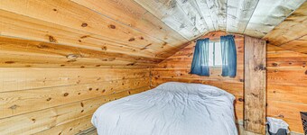 < 1 Mi to Grindstone Lake: Cabin w/ Large Yard!