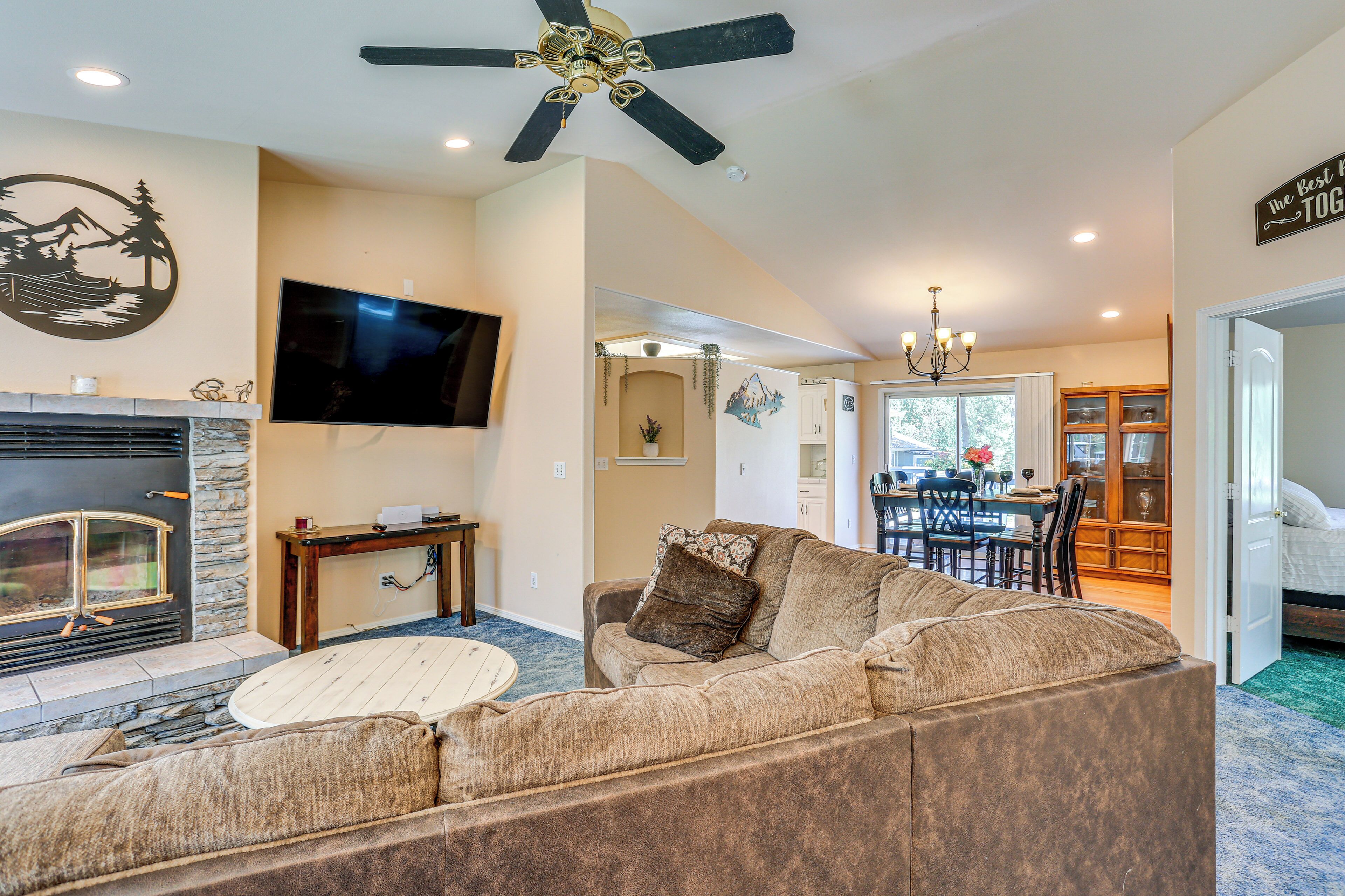 House (3 Bedrooms) | Interior