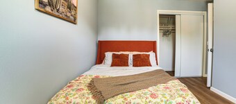 Golf, Swim, Relax: Family Retreat in Corona!