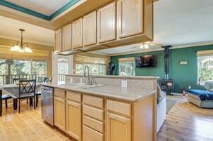 House (2 Bedrooms) | Interior