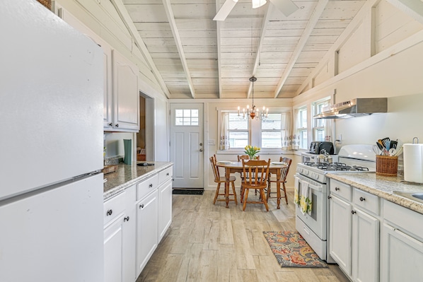 House (2 Bedrooms) | Interior
