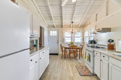 Dock + Kayak: Lakefront Gem on Saratoga Lake