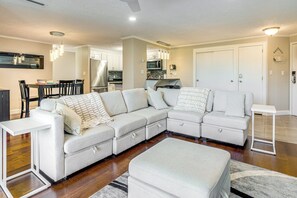 Front of property - 1 Mi to Millyard District: Unit w/ Furnished Porch (Manchester)