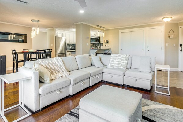 Front of property - 1 Mi to Millyard District: Unit w/ Furnished Porch (Manchester)