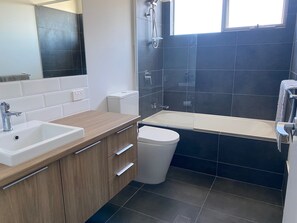 Bathroom - Canning Vale Family Accommodation (Canning Vale)