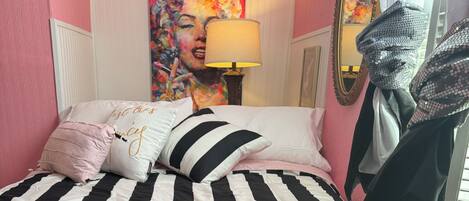 1 soverom, strykejern/-brett, wi-fi og sengetøy