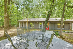 Interior - < 3 Mi to Broken Bow Lake: Hot Tub Haven! (Broken Bow)