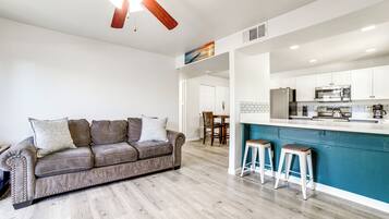 Apartment (2 Bedrooms) | Front of property