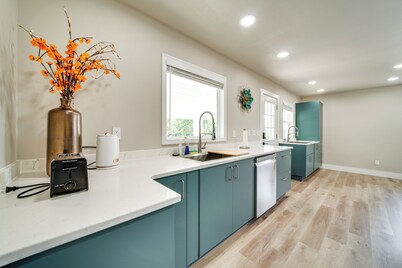 3 Mi to Dtwn: Family Home w/ Garden in Yakima