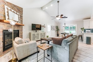 House (3 Bedrooms) | Interior - < 2 Mi to Dtwn Alpharetta: Home w/ Screened Porch! (Alpharetta)