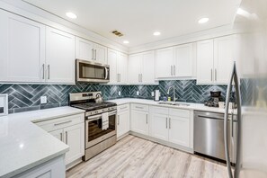 House (3 Bedrooms) | Interior - < 2 Mi to Dtwn Alpharetta: Home w/ Screened Porch! (Alpharetta)