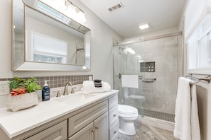House (3 Bedrooms) | Interior - ~ 1 Mi to Dtwn Alpharetta: Home w/ Screened Porch! (Alpharetta)