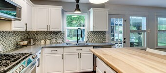 6 Mi to Northshore Park: Family Home w/ Pool!