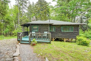House (2 Bedrooms) | Interior - Walk to Barrett's Park: Wooded Cabin w/ Grill! (Boothbay Harbor)