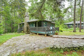 House (2 Bedrooms) | Interior - Walk to Barrett's Park: Wooded Cabin w/ Grill! (Boothbay Harbor)