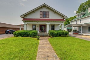 House (1 Bedroom) | Interior - Walk to Lawrenceburg Square: Home for Large Groups (Lawrenceburg)