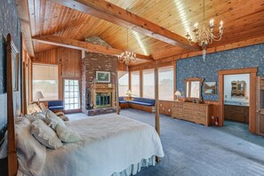 House (1 Bedroom) | Interior - Walk to Lawrenceburg Square: Home for Large Groups (Lawrenceburg)