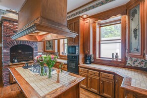 House (1 Bedroom) | Front of property - Walk to Lawrenceburg Square: Home for Large Groups (Lawrenceburg)