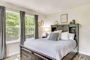 House (3 Bedrooms) | Interior - 10 Mi to Echo Lake: Wooded Escape w/ Grill! (Conway)