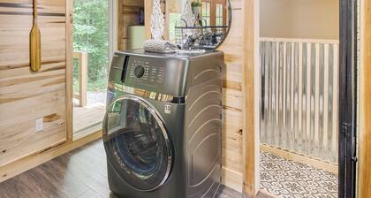 1 Mi to Lake: Charming Byrdstown Retreat w/ Deck!