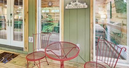 1 Mi to Lake: Charming Byrdstown Retreat w/ Deck!