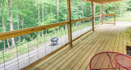 1 Mi to Lake: Charming Byrdstown Retreat w/ Deck!