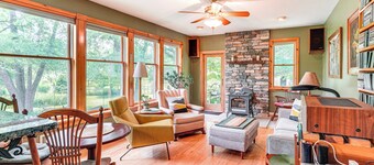 Peaceful Country Retreat: Private & Convenient