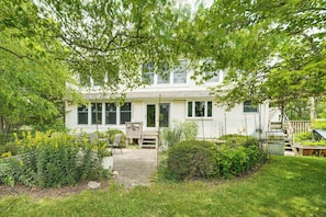 Interior - Peaceful Country Retreat: Private & Convenient (Frenchtown)