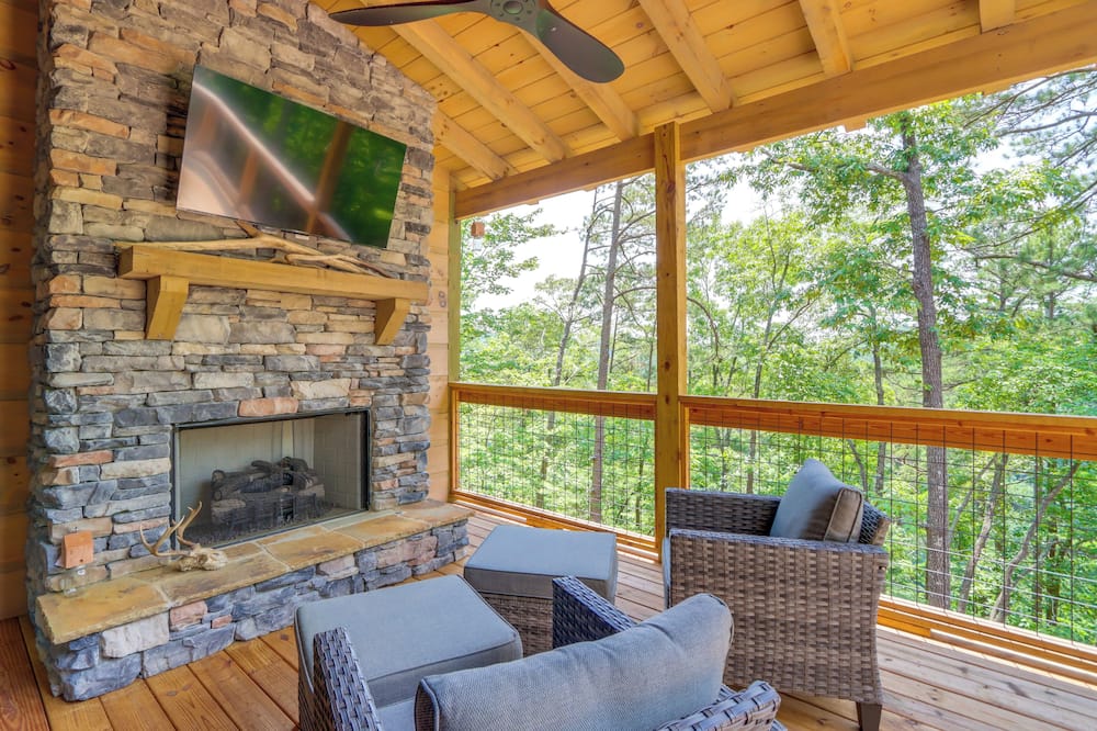 10 Mi to Dtwn: Home w/ Spacious Patio in Ellijay! - Murray County, GA
