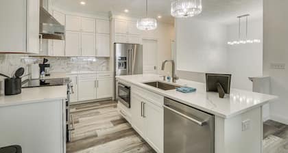 Walk to Mississippi River: Grafton Townhome!