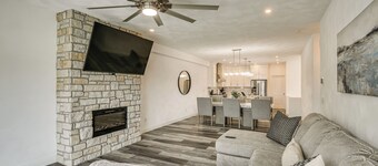 Walk to Mississippi River: Grafton Townhome!