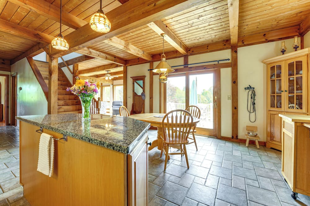 Boat Nearby: Barters Island Home w/ Views - Sagadahoc County, ME