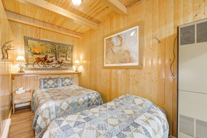 Interior - Close to Green River: Quaint Mtn-view Studio! (Cora)