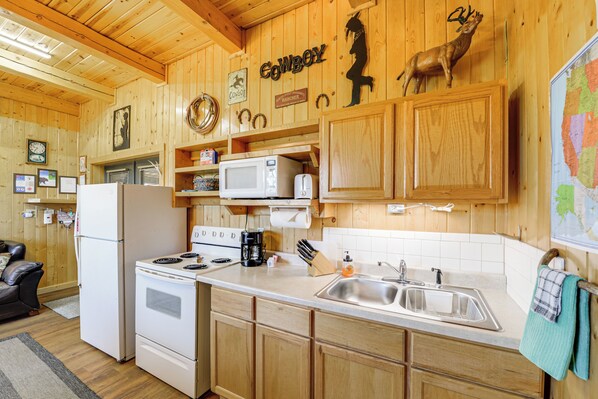Interior - Close to Green River: Quaint Mtn-view Studio! (Cora)