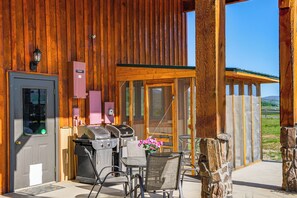 Interior - Close to Green River: Quaint Mtn-view Studio! (Cora)