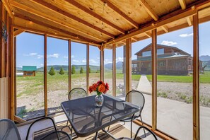 Interior - Close to Green River: Quaint Mtn-view Studio! (Cora)