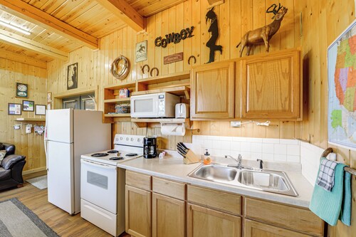 Close to Green River: Quaint Mtn-view Studio!