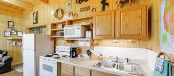 Close to Green River: Quaint Mtn-view Studio!