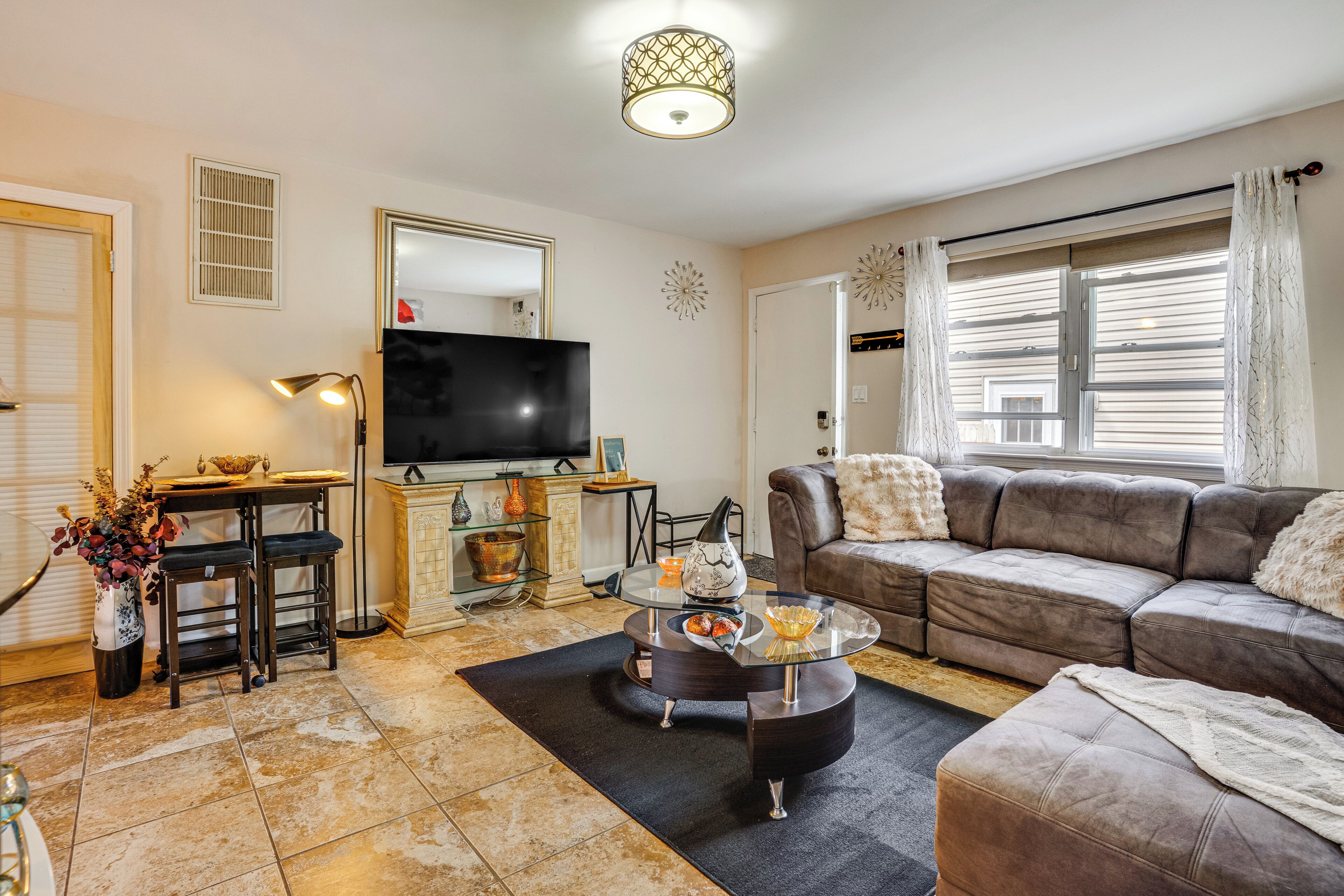 Apartment (2 Bedrooms) | Front of property