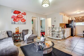 Apartment (2 Bedrooms) | Interior - 8 Mi to Long Beach: Cozy Apt w/ Fenced Yard! (Baldwin)