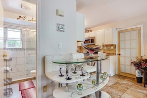 Apartment (2 Bedrooms) | Interior - 8 Mi to Long Beach: Cozy Apt w/ Fenced Yard! (Baldwin)