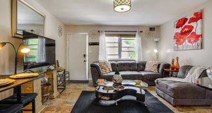 8 Mi to Long Beach: Cozy Apt w/ Fenced Yard!