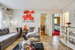 Apartment (2 Bedrooms) | Interior - 8 Mi to Long Beach: Cozy Apt w/ Fenced Yard! (Baldwin)