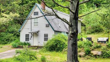 House (2 Bedrooms) | Front of property