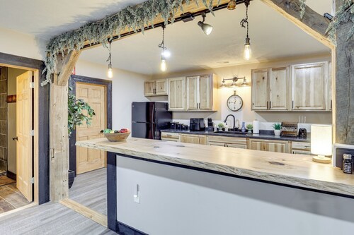 6 Mi to Main Street: Dog-friendly Home in Dover!