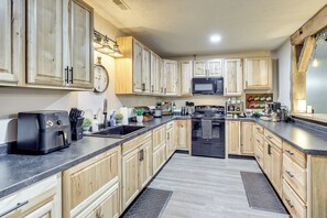 House (4 Bedrooms) | Interior