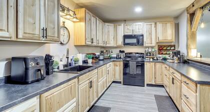 6 Mi to Main Street: Dog-friendly Home in Dover!