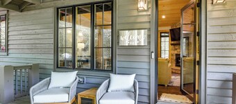 Chinquapin Escape: Resort Perks, By Lake Glenville