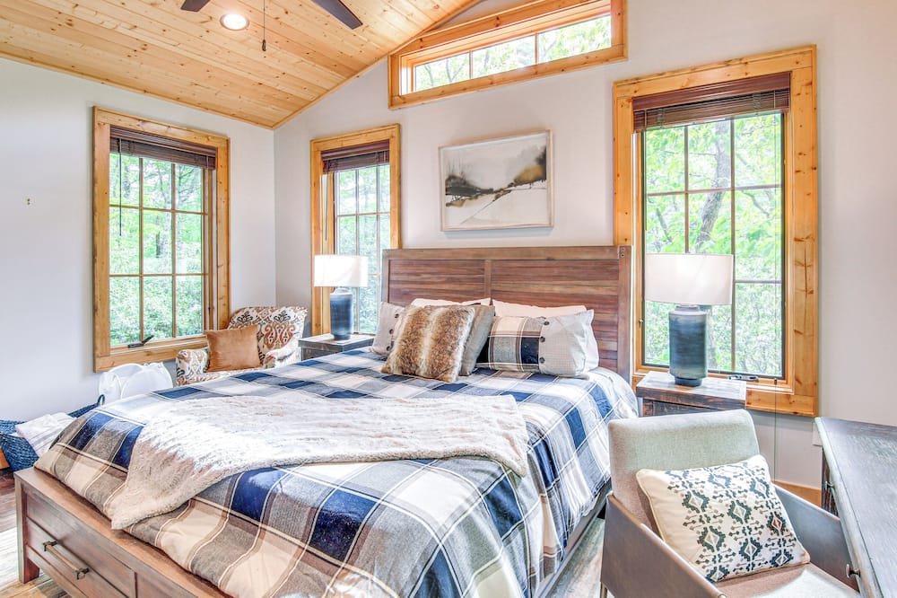 Resort Perks, By Lake Glenville: Chinquapin Escape - Canada, NC
